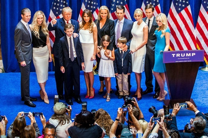Donald Trump with all his daughters, son and son in-laws posing for a family picture.