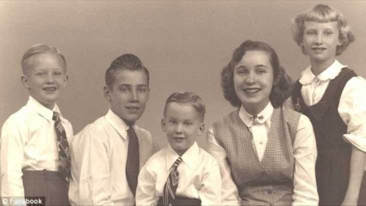 Donald Trump with his father Fred Jr, brother Robert, mother Maryanne and sister Elizabeth