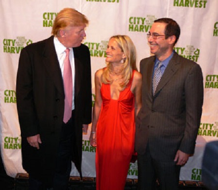 Preisdent Donald Trump with Steve Mnuchin.