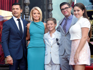  Kelly Ripa, husband Mark Consuelos, daughter Lola Consuelos, sons Michael Consuelos and Joaquin Consuelos  