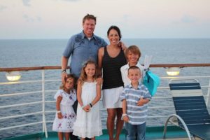 Joanna Gaines with her husband Chip Gaines and her children. The couple has 4 children.