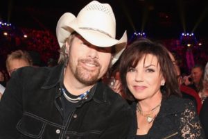 Toby Keith with his wife. The couple has three children.
