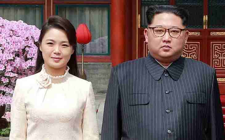 Kim Jong-un with his wife Ri Sol-ju.